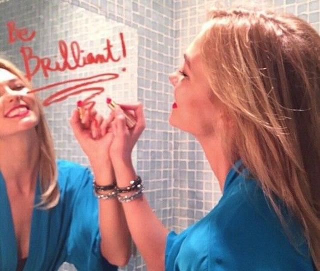 ミランダ・カーに次ぐスワロフスキーのモデル、カーリー・クロスの意外な一面とは?