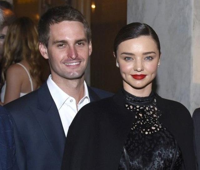 上流階級イベントでミランダ・カーを発見! CEOの妻になる準備は万端