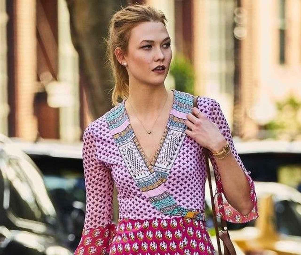 カーリー・クロスの切り替えカラフルワンピ・スタイル