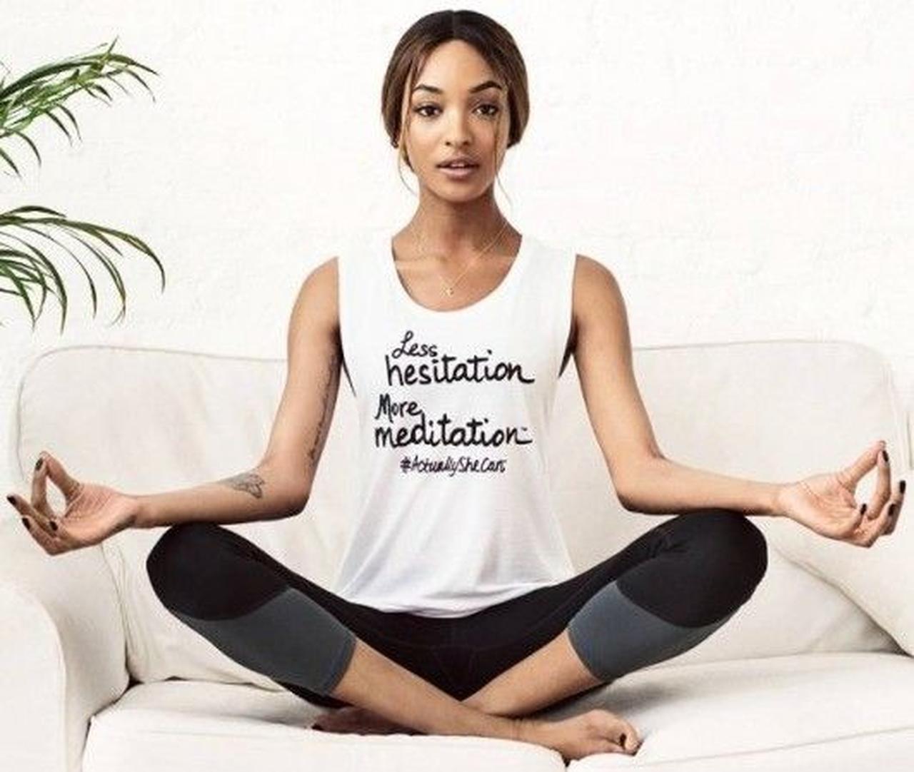 女性の権利グループ発 セレブに大人気のメッセージタンクトップが可愛い