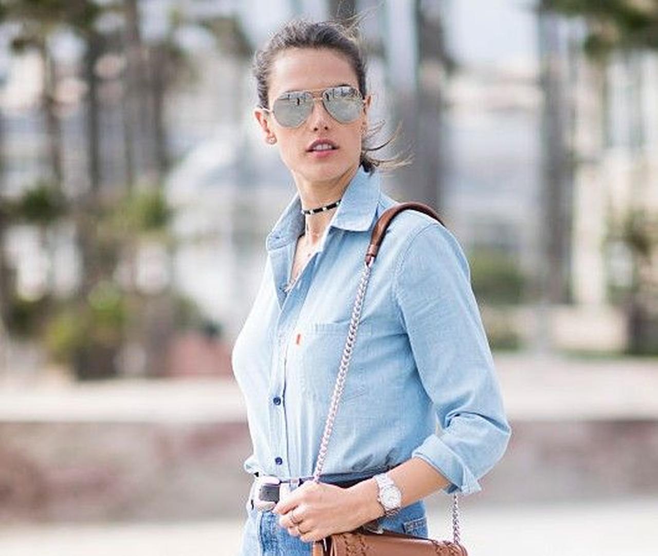 アレッサンドラ・アンブロジオの大人のデニム・オン・デニム