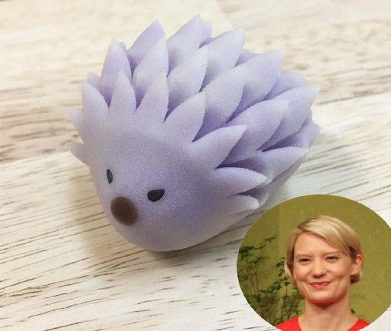 『アリス・イン・ワンダーランド』の女優ミア・ワシコウスカが、富山県の和菓子を絶賛