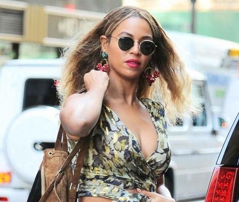 ビヨンセのアフリカン風セットアップスタイル