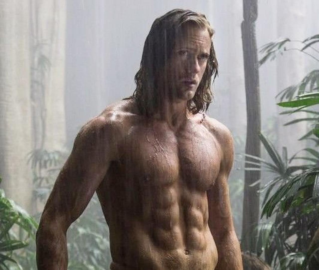 アレクサンダー・スカルスガルドの裸体に共演者マーゴット・ロビーも「頭が真っ白」