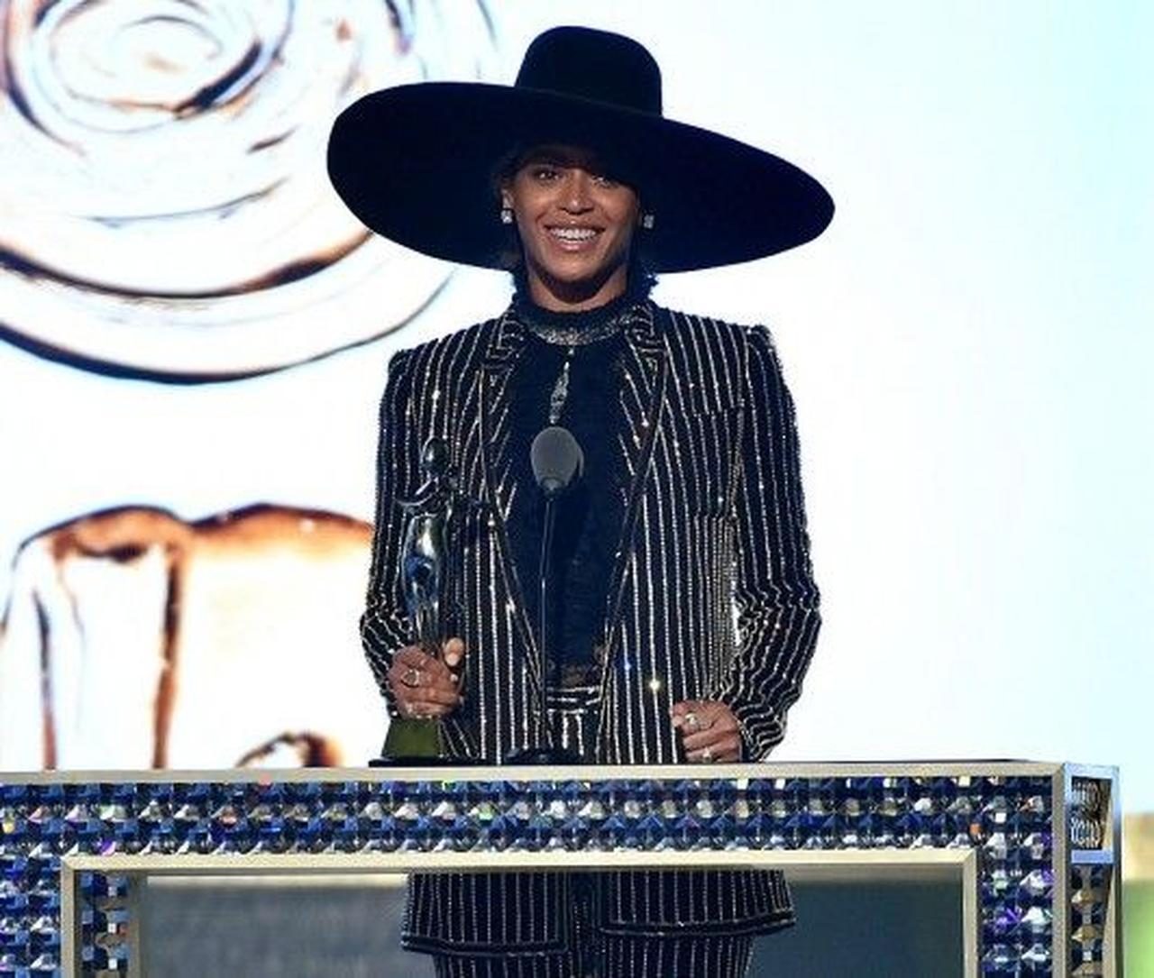 ビヨンセ、ファッション界で最も権威あるアワードでのスピーチが感動を呼ぶ