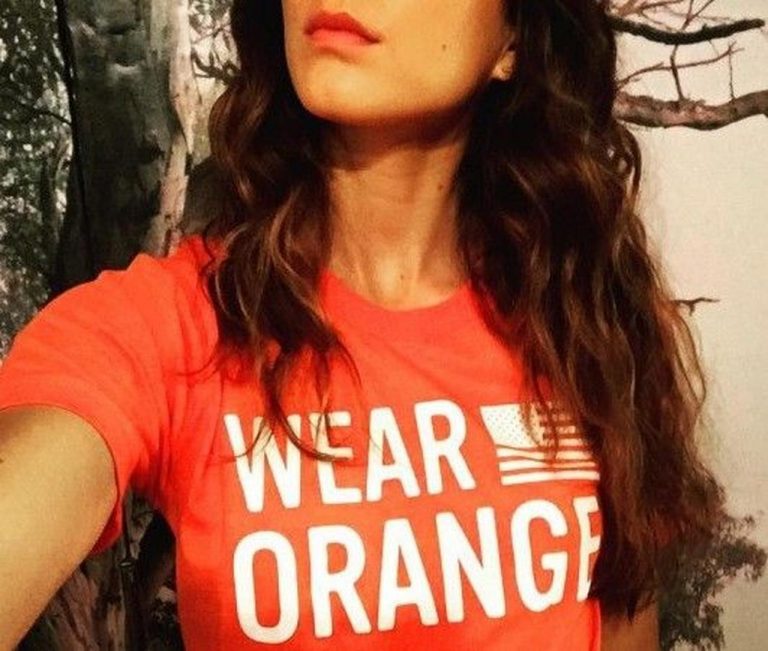 Wear Orangeって? 6月2日にセレブがオレンジ色を身に着けて写真を撮っているワケ