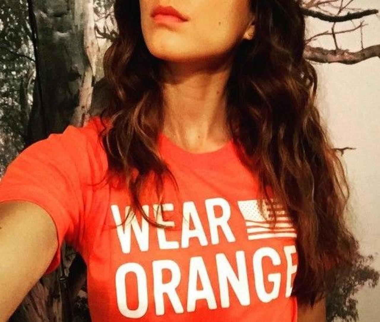 Wear Orangeって? 6月2日にセレブがオレンジ色を身に着けて写真を撮っているワケ