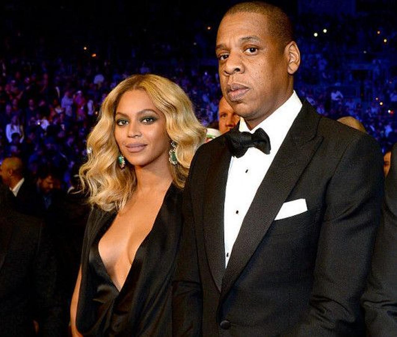 ビヨンセの写真に写り込んだジェイ・Zの「インスタ亭主」ぶりが健気だと話題に!