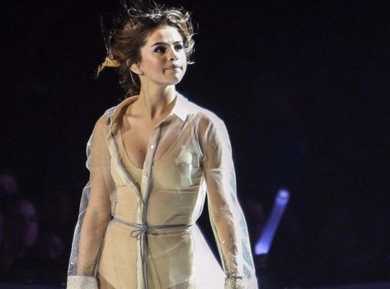 いよいよ明日は初来日公演!セレーナが着る、気になるツアー衣装7選