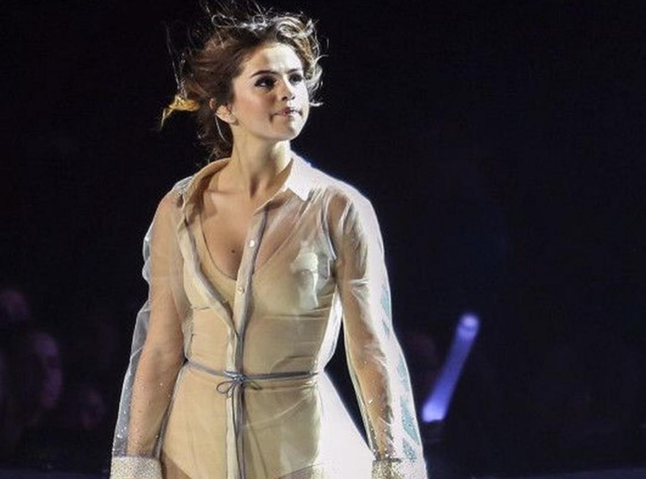 いよいよ明日は初来日公演!セレーナが着る、気になるツアー衣装7選