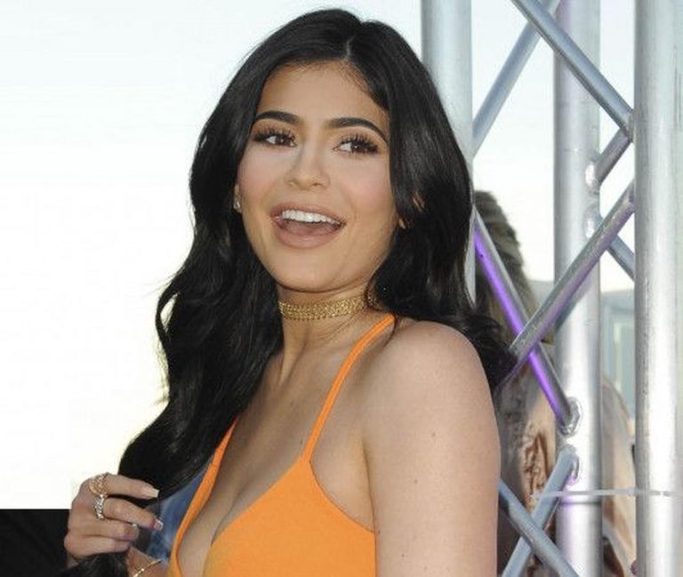 10代のカリスマ、カイリー・ジェンナー監修のアイシャドウが発売から60秒以内に完売!