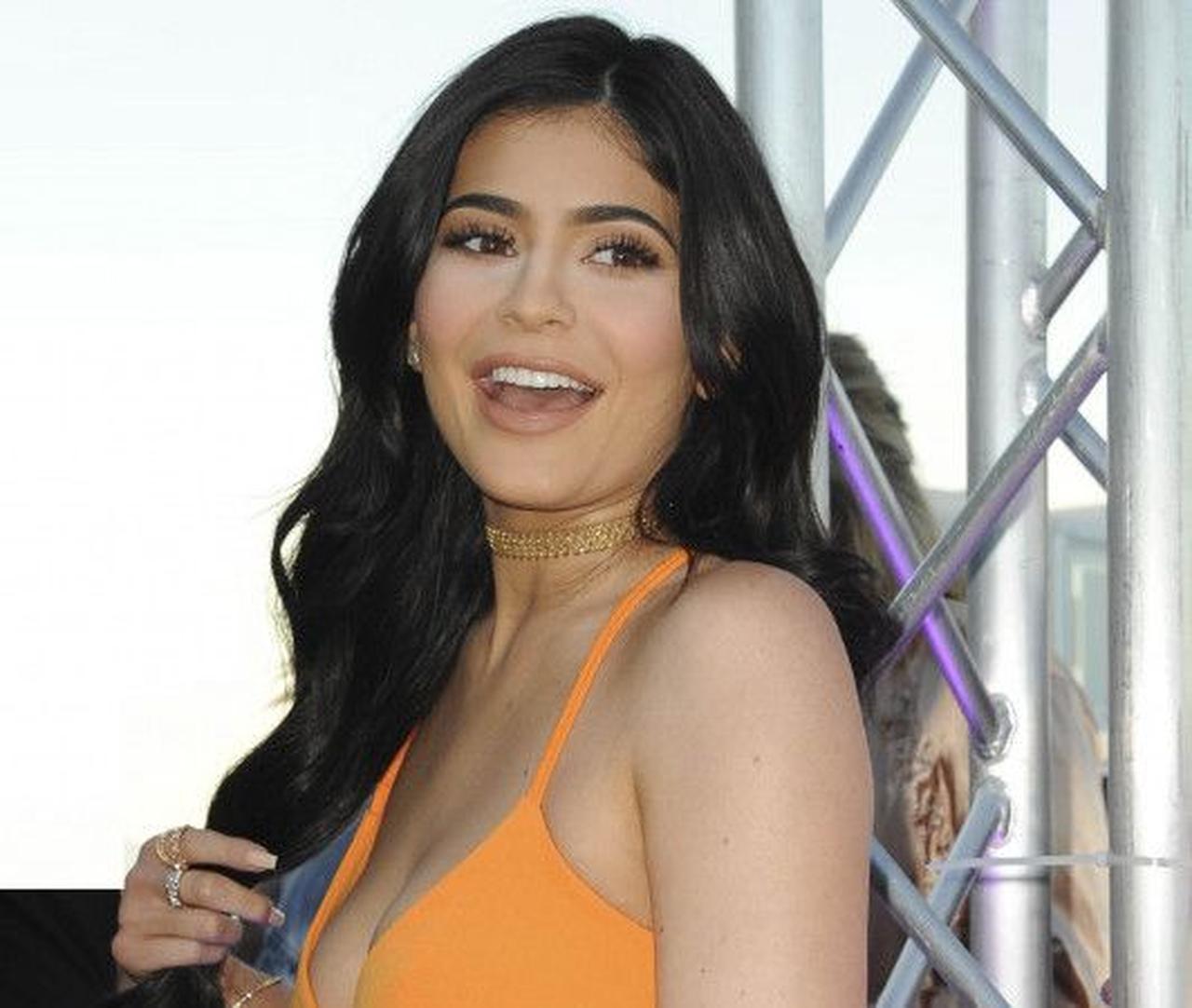 10代のカリスマ、カイリー・ジェンナー監修のアイシャドウが発売から60秒以内に完売!