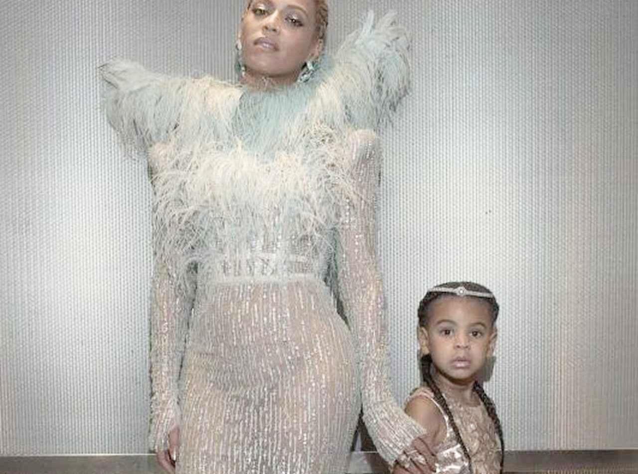 ビヨンセの娘、ブルー・アイヴィーちゃん着用のドレスとシューズのお値段は?