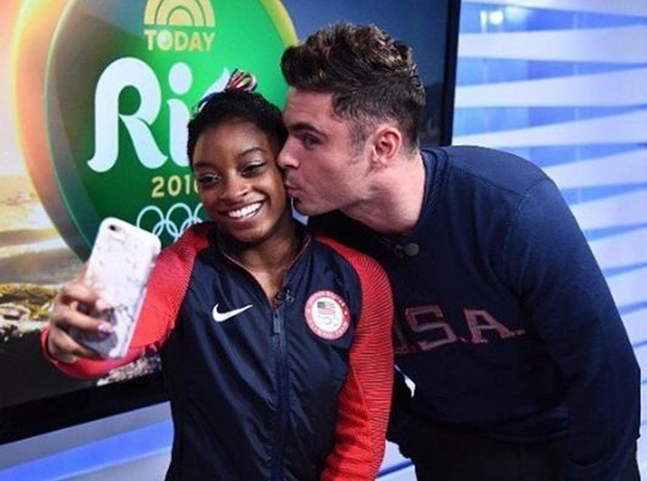 リオ五輪にザック・エフロンが現れ、体操女子のアメリカ代表が我を忘れる