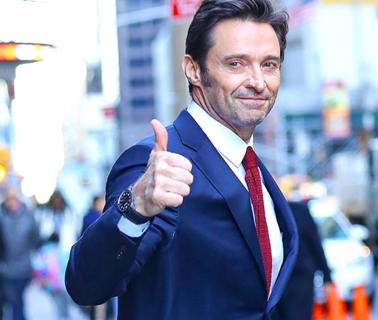 さすがヒーロー!ヒュー・ジャックマン、共演者を燃え盛る建物から助け出す