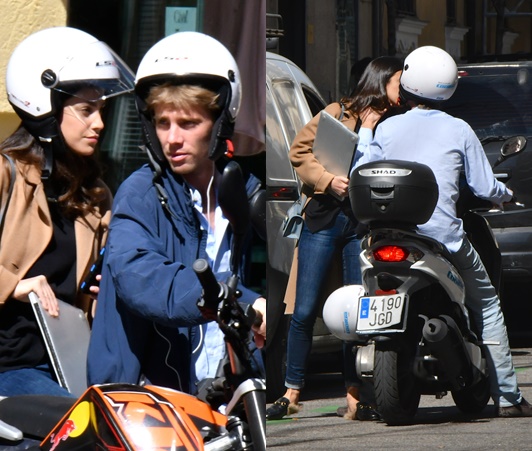 ハノーファー王子がバイクに2人乗りで恋人と愛の巣探し