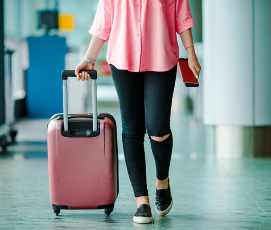 米航空会社がレギンスを穿いた少女を搭乗拒否して「性差別」と炎上