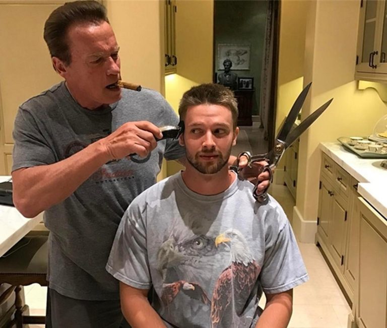 息子の長髪を刈るアーノルド・シュワルツェネッガーの「戦闘モードぶり」が話題