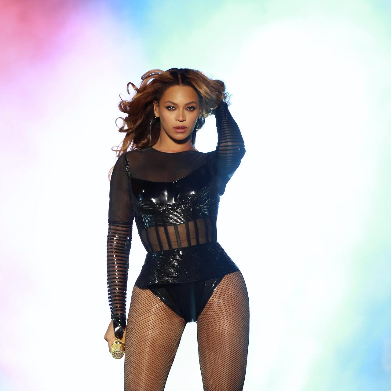 2016年に1番売れたアルバム1位と2位はグラミー賞3部門を競ったあの2人