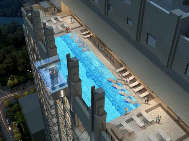 「空を泳げるプール」米ヒューストンで話題