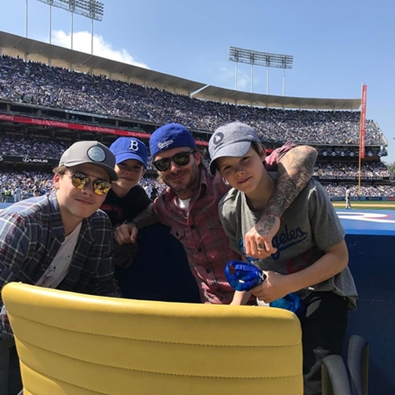 さすがデヴィッド・ベッカム、イケメン息子と野球観戦は満席にもかかわらず「神席」