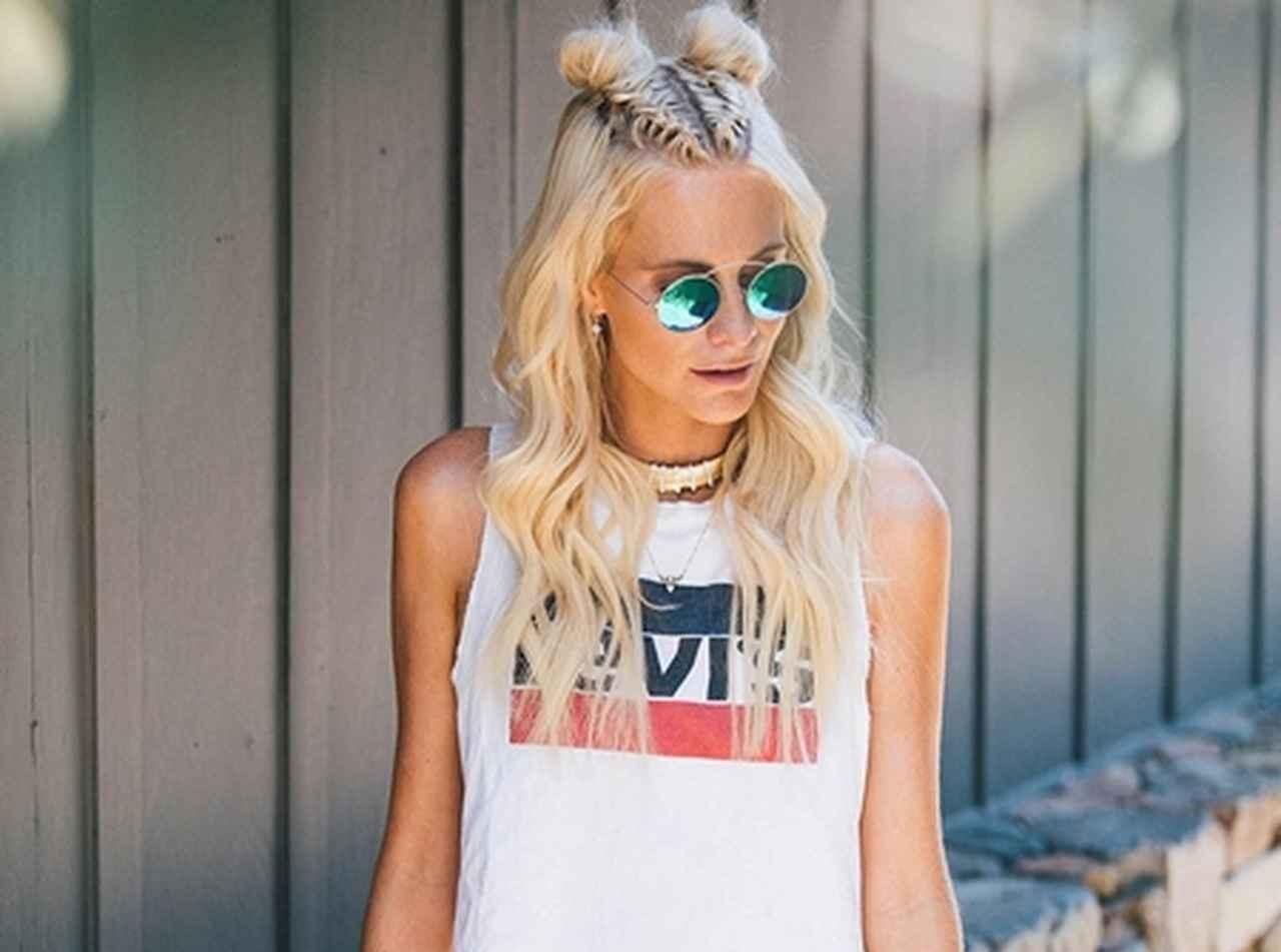 コーチェラの被り度No.1ヘアは、お団子でつくる「動物耳ヘア」