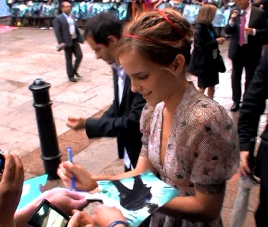 【動画】デビューは10歳、エマ・ワトソンの成長をドレス姿でふり返る