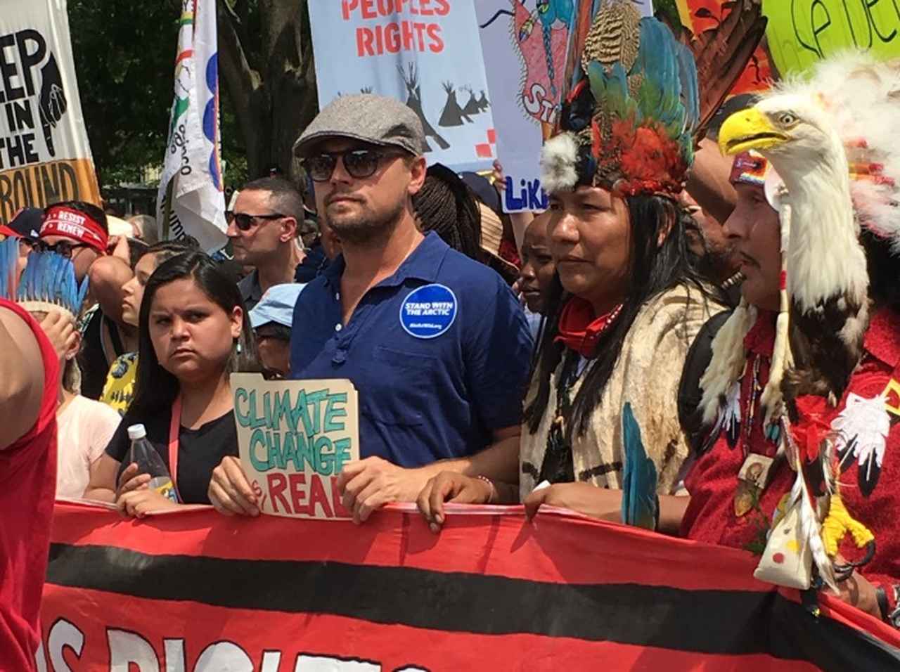 【動画】反トランプのデモで抗議するディカプリオの動画を入手