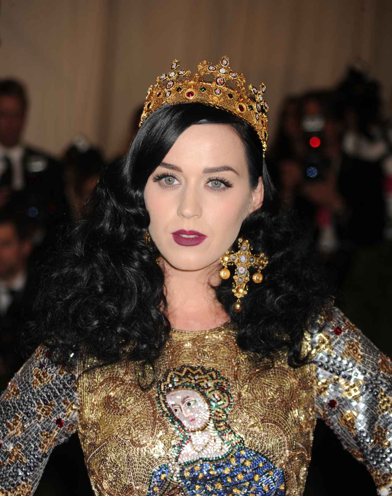 光るドレスも着ていた!ケイティ・ペリーのメット・ガラドレス5選