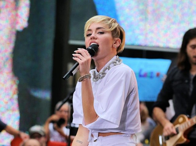 マイリー・サイラス、5月11日に新曲をリリース！婚約者リアムへのラヴソング