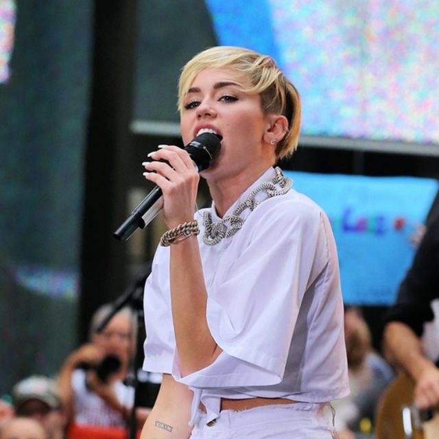 マイリー・サイラス、5月11日に新曲をリリース！婚約者リアムへのラヴソング