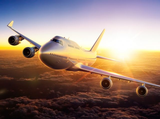 ユナイテッド航空、機内でイヤホンをしなかった乗客を「永久追放」にできる新ルール