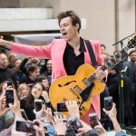 ハリー・スタイルズ、リアムの命日に“2年前に書いた曲”を初披露