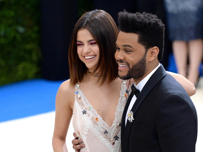 セレーナとウィークエンド、元恋人ベラも出席のメット・ガラでカップルデビュー