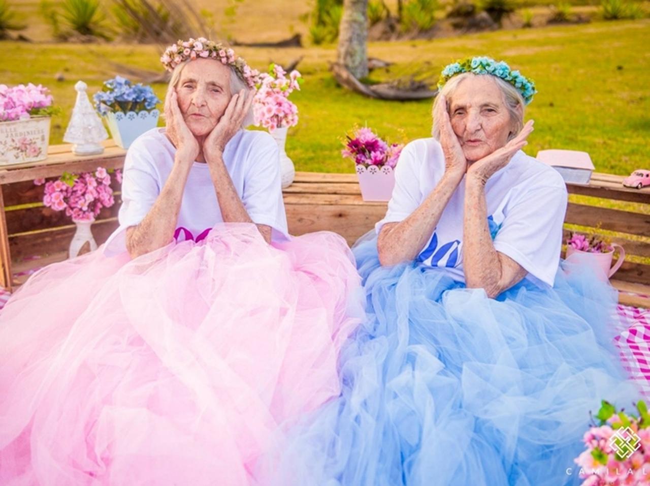 100歳の双子のおばあちゃんの記念写真が可愛すぎる