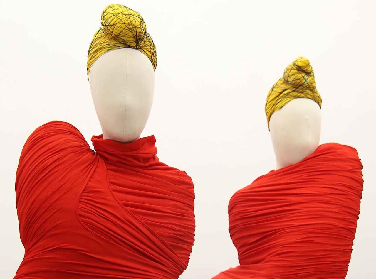 今年は川久保玲とコム・デ・ギャルソンがテーマ!メット・ガラ内部の展示物を紹介