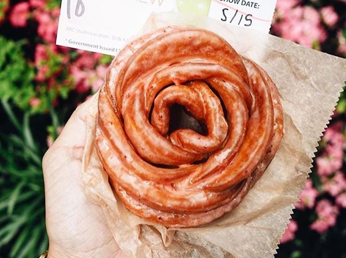 新ドーナツ誕生!バラの形をしたドーナツ「ドーフラワーズ」が可愛い!