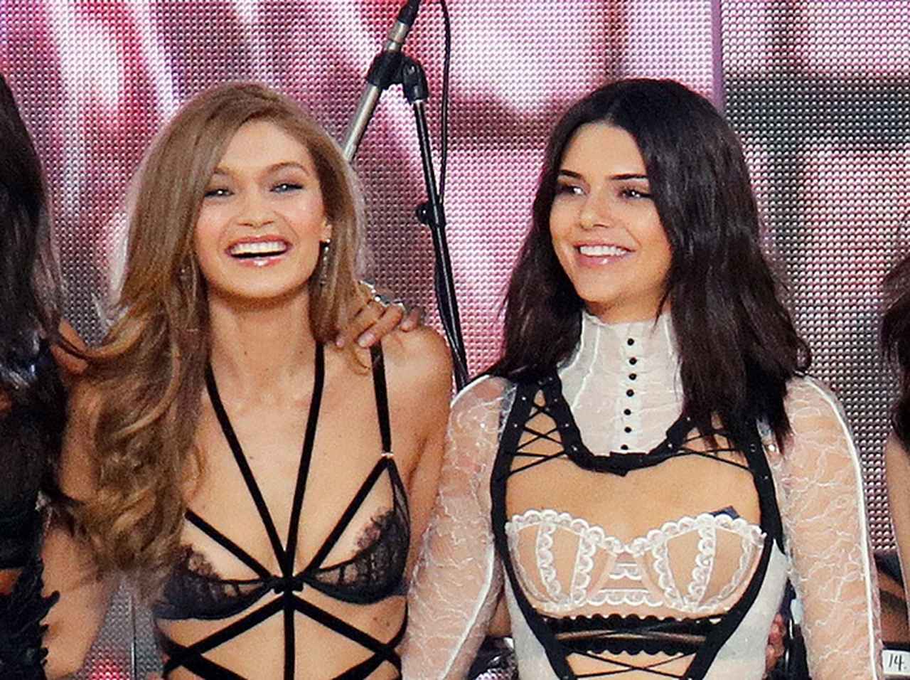 同世代も憧れる人気モデルのケンダル&ジジ、2人が親友になる前の意外な関係を告白