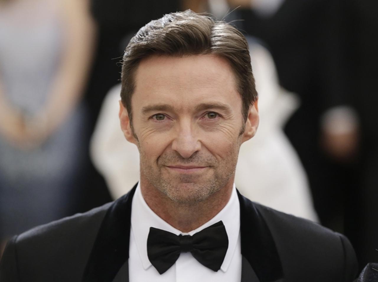 来日中『ローガン』のヒュー・ジャックマン、妻とGINZA SIXに現れる