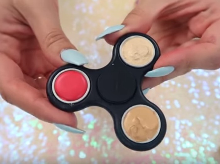 話題の「ハンドスピナー」がコスメアイテムに変身!コメントは賛否両論