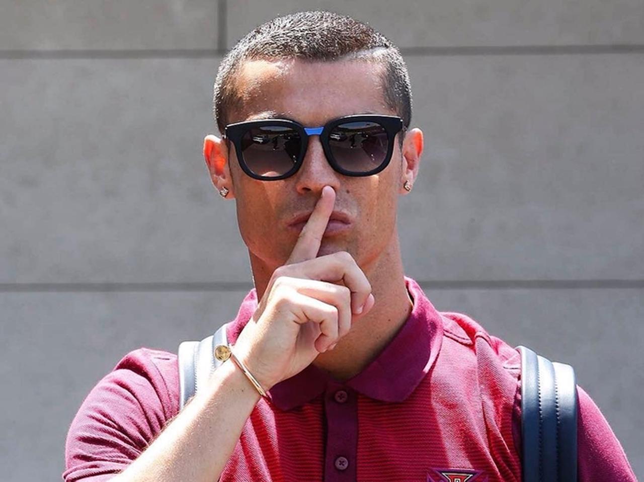 クリスティアーノ・ロナウド、上半身裸で大切な人との坊主写真を公開