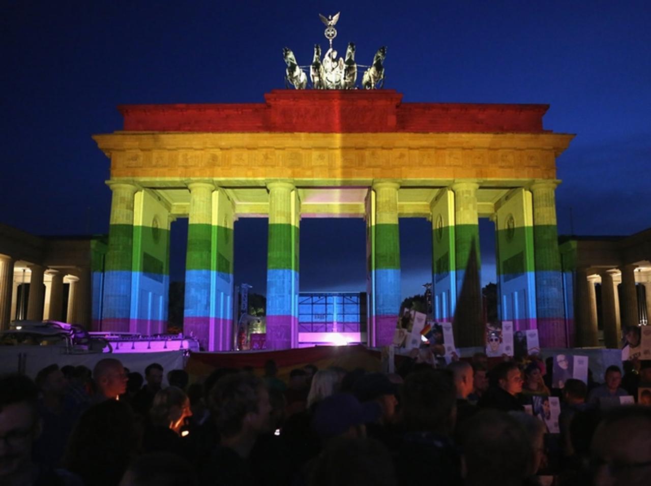 ドイツで同性婚が正式に合法化！ツイッターでトレンド1位に