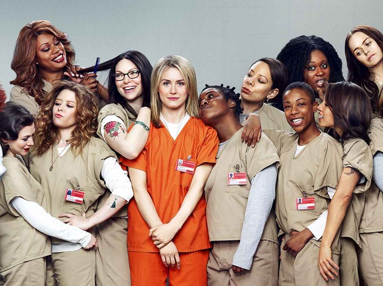 【オレンジ・イズ・ニュー・ブラック】キャストのドラマ内の姿とレッドカーペット姿を比較