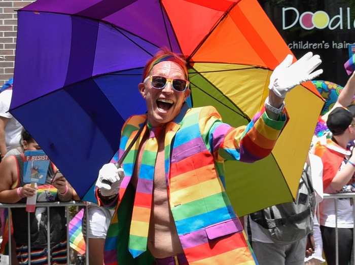 世界各地のLGBTパレードにセレブが多数参加