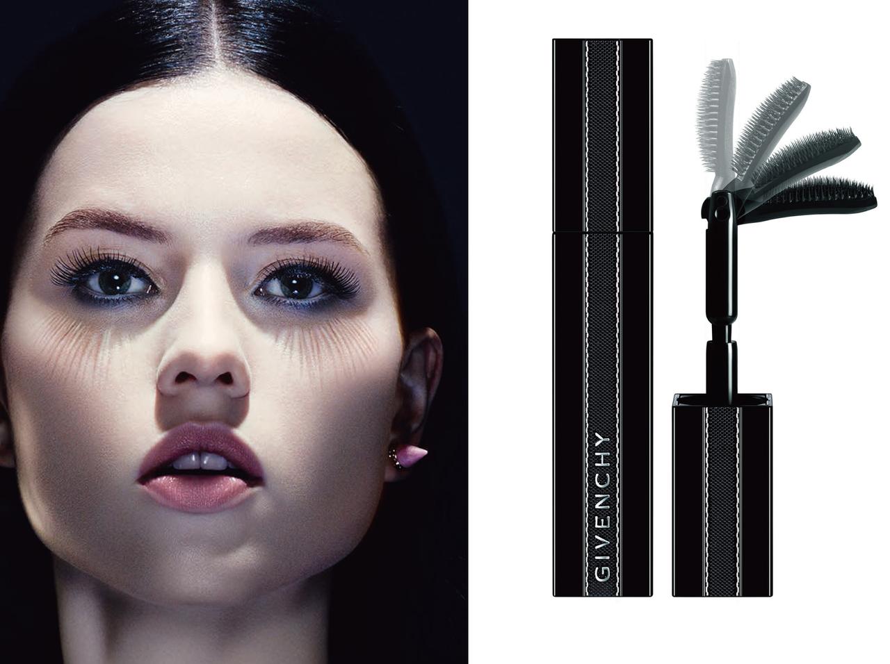 ジバンシイの新作マスカラは、史上初の90度に折れるブラシで、エクステ級まつ毛に