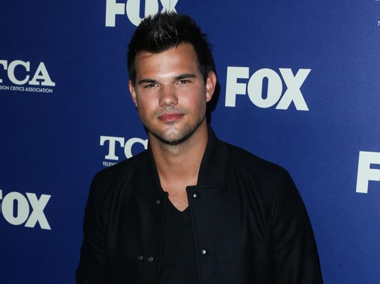 テイラー・ロートナーに鳥の糞が直撃