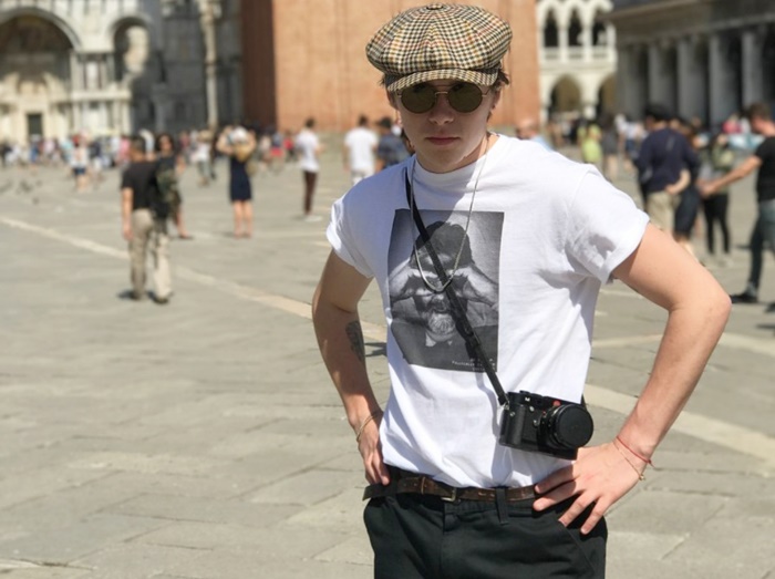 ベッカム長男が一般人にまぎれて没頭