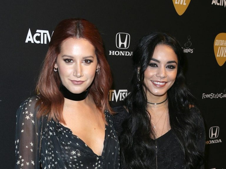 ヴァネッサ・ハジェンズとアシュレイ・ティスデイル、友人のバースデーをお祝い