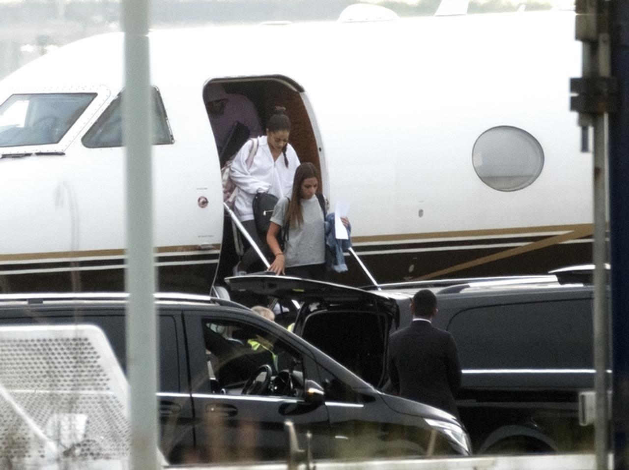 【特別入手】アリアナ・グランデが英マンチェスターに到着したところを激写！