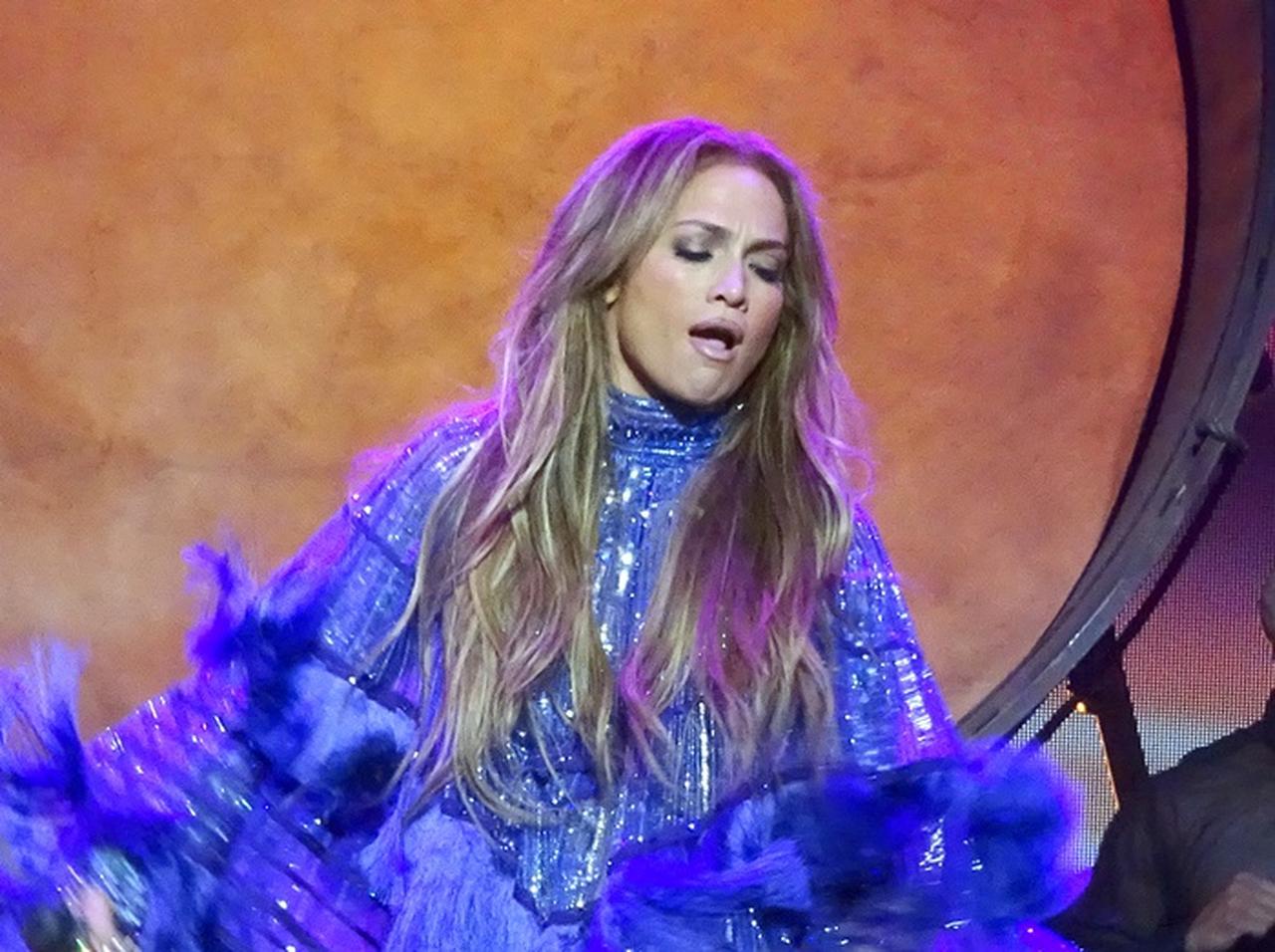 チャニング・テイタムとジェナ・ディーワン、ジェニファー・ロペスのライブを訪れる